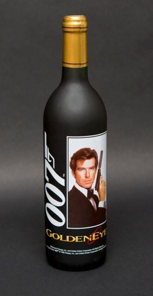 James Bond Prototype Bouteille de vin GoldenEye Un des rares prototypes de bouteille de vin fabriqué dans le cadre d'une licence sur le fil