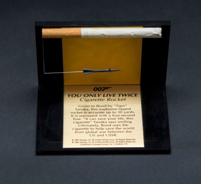 James Bond Replica props Concept Group PROP Licence officielle Eon Cigarette rocket sur plaqu