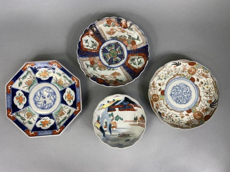 Japon et divers - Lot d'assiettes en porcelaine émaillée et décor imprimé de pa…