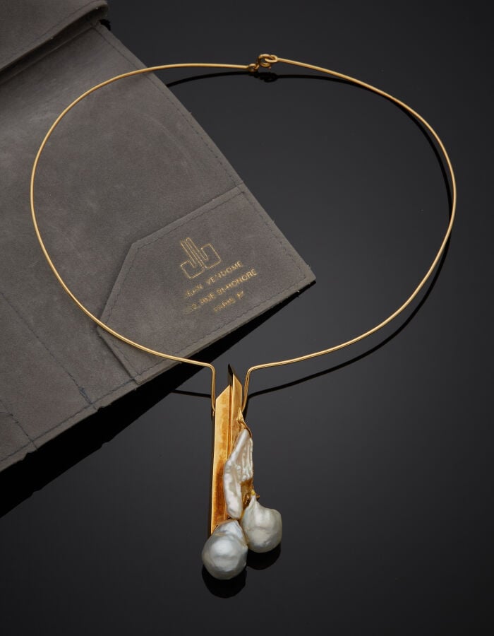 Jean VENDOME - COLLIER « câble » retenant un important PENDENTIF « sculpture »…