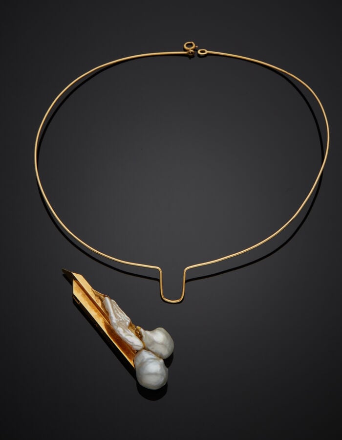 Jean VENDOME - COLLIER « câble » retenant un important PENDENTIF « sculpture »…