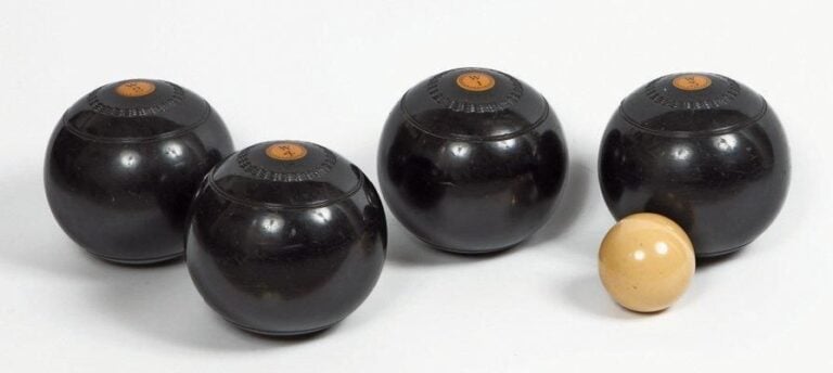 JEU DE WOOD Quatre boules en gaïac monogrammées