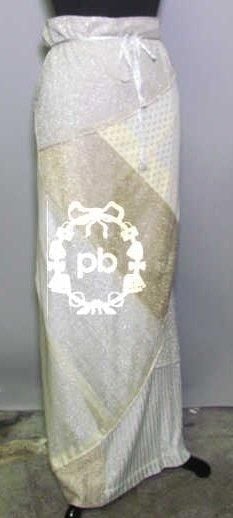 JUPE-PAREO composée d'empiècements en lurex or façon patchwork, effet de fausses poches volantées sur fermeture éclair
