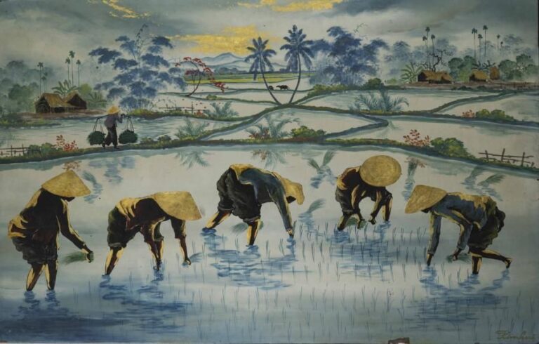 KIM HUE (Vietnam / Indochine, Actif XXe siècle) Le piquage du riz Panneau de bois laqué polychrome Signé en bas à droite H: 50,5 cm - l: 80 cm - E