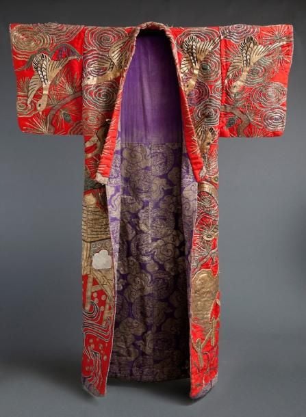 Kimono en brocart de taille moyenne et utilisé dans les temples lors des danses cérémoniale