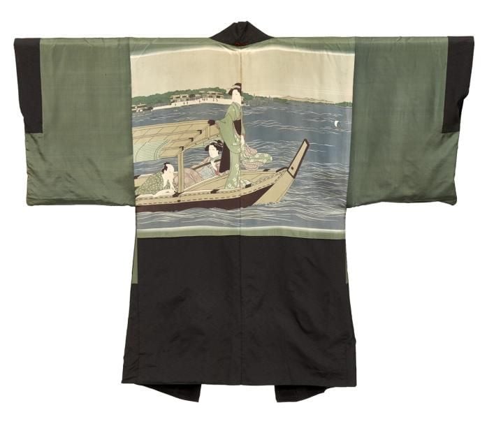 Kimono pour homme en soie noire garni d'une doublure imprimée figurant des geishas sur un batea