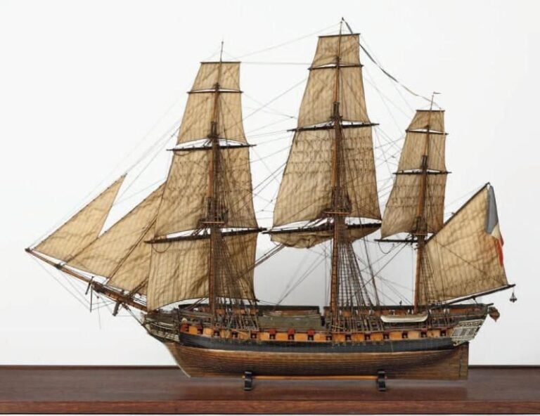 « LA DIDON », frégate Grande maquette présentée voiles à post