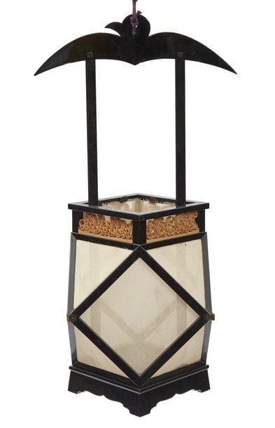 Lampe à accrocher munie d’un abat-jour à facettes (kiriko d?r?)