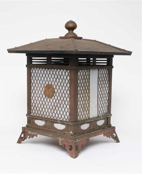 LAMPE DE TEMPLE EN ALLIAGE CUIVREUX