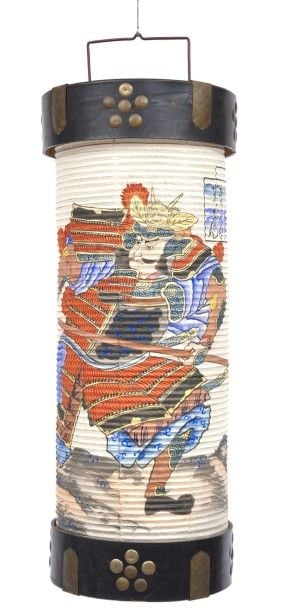 Lampe pliante en papier ch?kin utilisée pendant le festival de Matsumoto et figurant Hatakeyama Shigetada (1164-1205), guerrier du début de la période Kamakura et dont les aventures sont racontées dans le livre médiéval « Heike monogatari