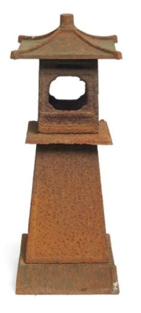 Lanterne de jardin en fonte composée de cinq pièce