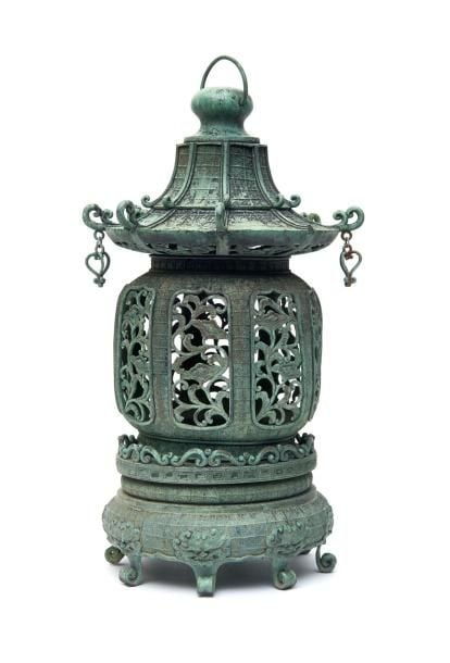 Lanterne en bronze de forme octogonal