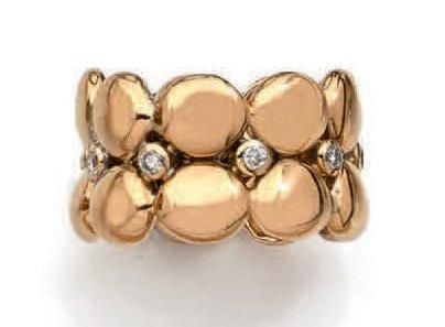 Large BAGUE en or jaune (750 millièmes) à motifs de pastilles serties de diamant