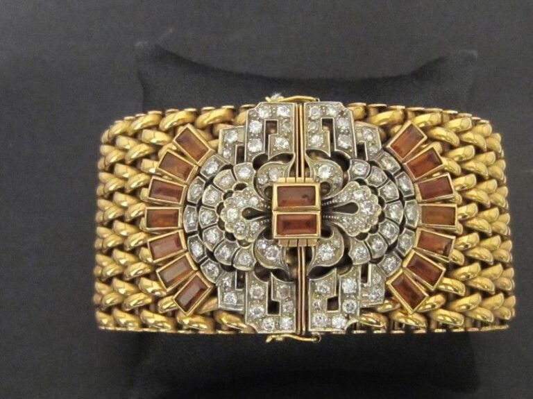 Large BRACELET «manchette» en or jaune (750 millièmes) articul