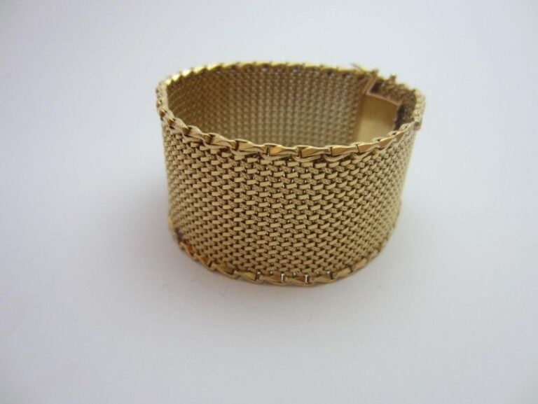 Large BRACELET MANCHETTE en or jaune (750 millièmes) ciselé à maille milanais