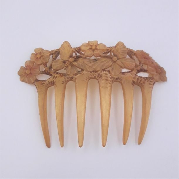 Large PEIGNE en corne à motifs de papillons et fleur