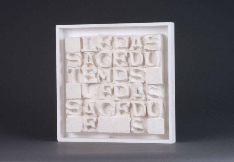 "Le passage du temps" Plâtre moulé Signé et justifié en bas à droite: 39/75 cm 30 x 30 cm