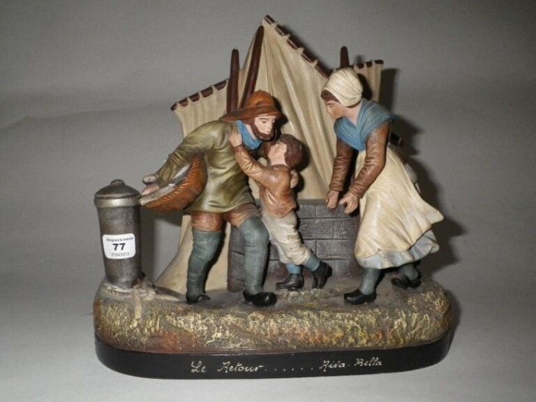 Le retour Important groupe en terre cuite polychrome, famille de pêcheurs sur le port situé Riva Bell