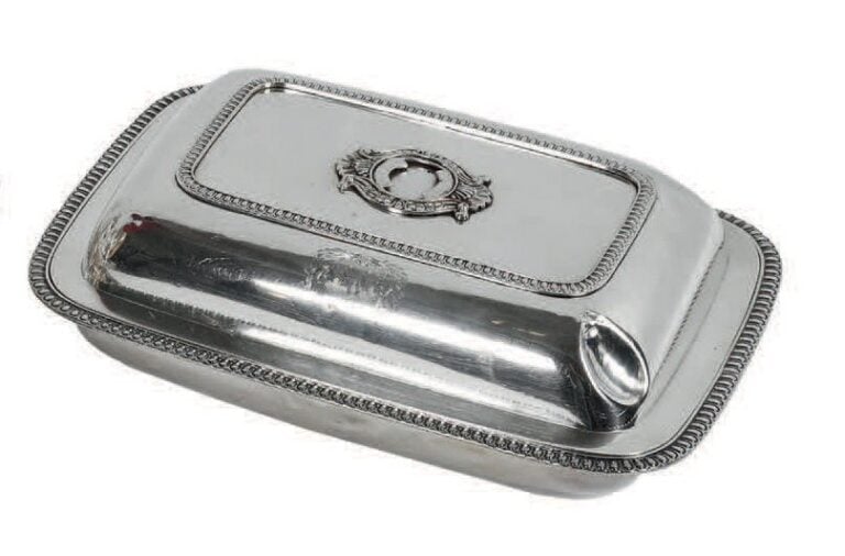 LÉGUMIER COUVERT en argent anglais (925 ‰) (manque la prise, enfoncements)