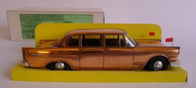 LIMOUSINE ZIL - 11