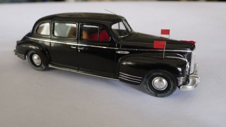 Limousine ZIS 110 - Miniature à l'échelle du 1/43