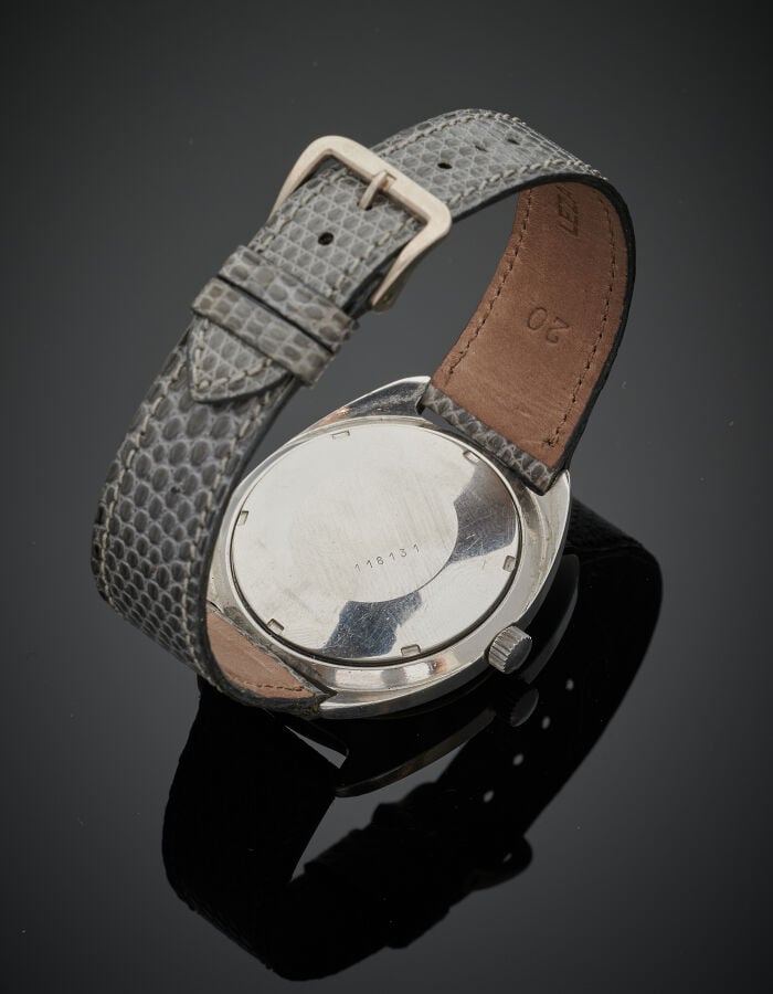 LIP - BRACELET MONTRE modèle "Tempest" en acier. Cadran gris satiné, index bâto…