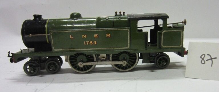 Loco - tender type vapeur 220 LNER série 1784 - entôle peinte verte à méc