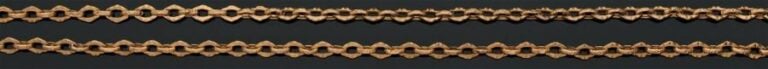 Long COLLIER deux rangs en or jaune ciselé et finement amat