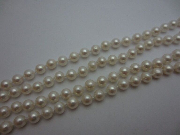 Long SAUTOIR de perles de culture blanche