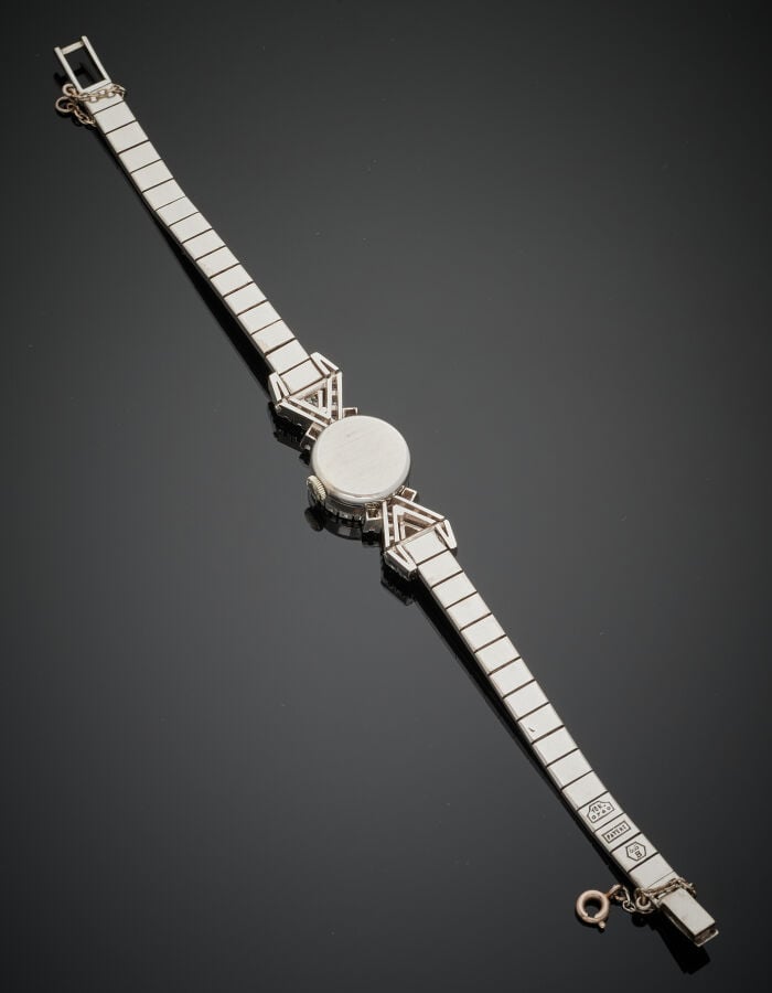 LONGINES - BRACELET MONTRE ronde de dame en or gris (750‰). Lunette et attaches…