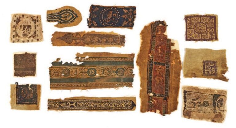Lot composé de douze fragments de textiles coptes
