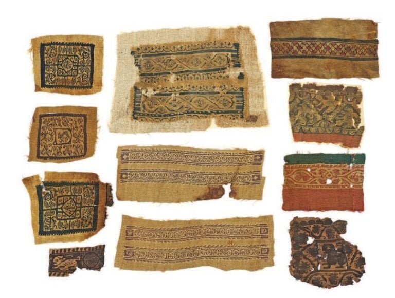 Lot composé de vingt-et-un fragments de textiles coptes