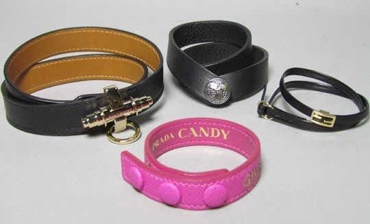 LOT comprenant TROIS BRACELETS de FORCE en cuir noir diver