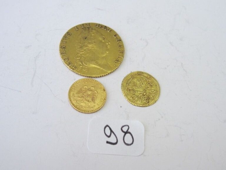 LOT comprenant: - une PIÈCE en or jaune (916 millièmes) de 1 guinée: George II