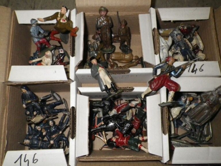 Lot d'environ 50 figurines de la guerre 1914-1918 - 60%