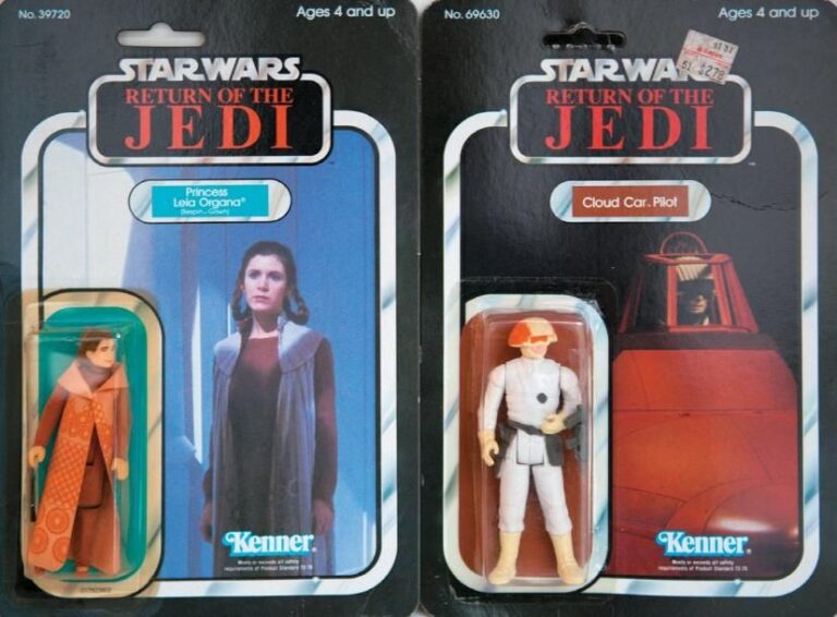 Lot de 2 Figurines Return of the Jedi: Cloud Car Pilot (C-8) + Leia Bespin (C-7,5) Neuf en Blister USA, 1983 Figurine articulée de 10 cm en plastique avec accessoires Produite par Kenner