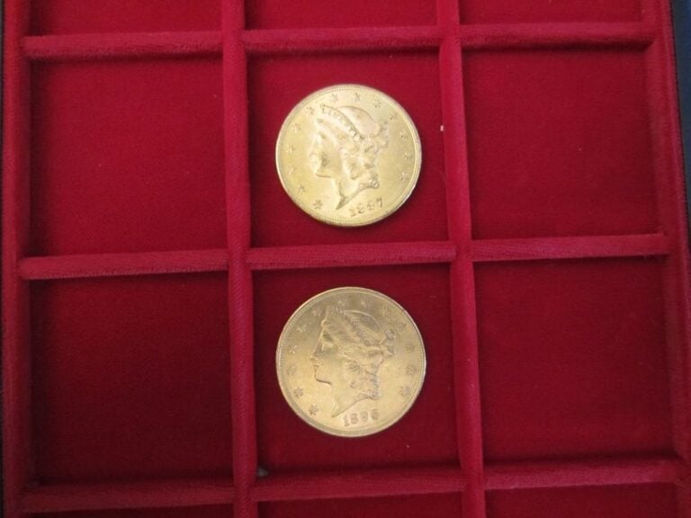 Lot de 2 pièces de 20 $ en or type Liberty 1896 S , 1897 S