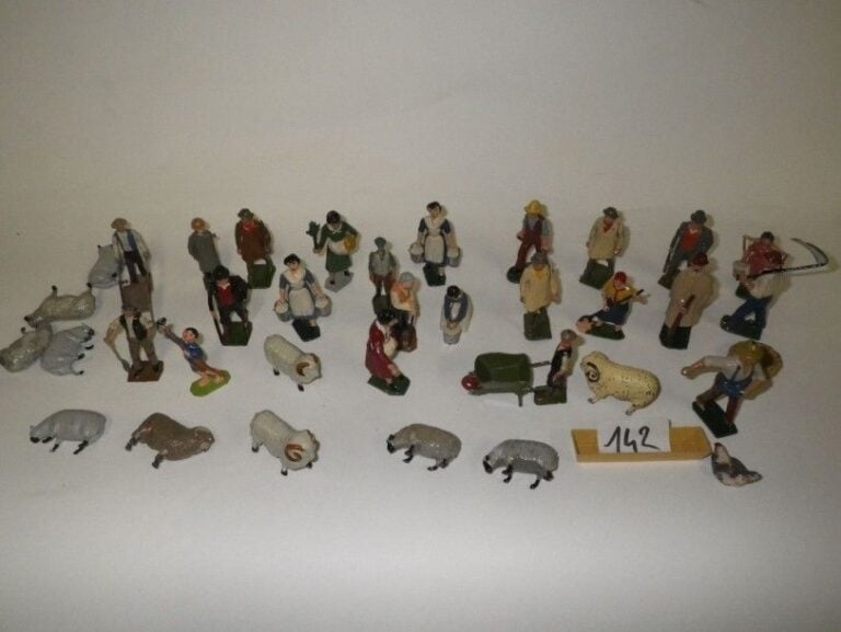 Lot de 25 personnages de ferme, des béliers, des moutons et des accessoires - 90%