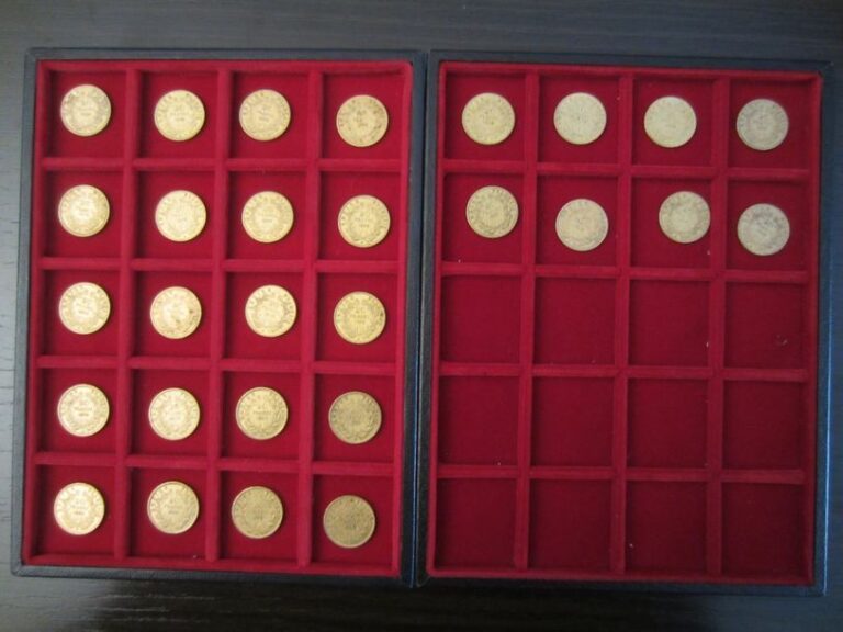 Lot de 28 pièces de 20 Francs en or type Napoléon III tête nue : 1857 A (6), 1858 A (6), 1859 A (11), 1859 BB (1), 1860 A (4)