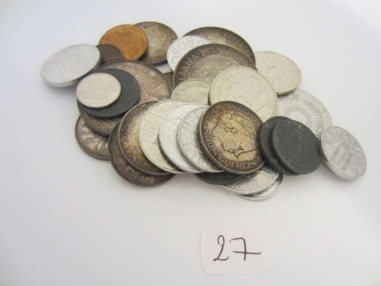 LOT de 32 PIÈCES de monnaie diverses