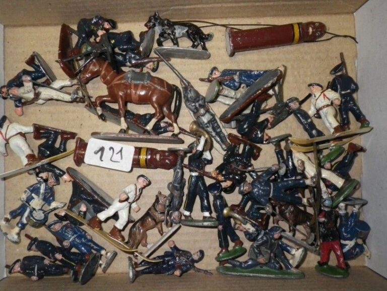 Lot de 37 figurines Quiralu: chasseurs Alpin, marins; peints et repeints - 60%