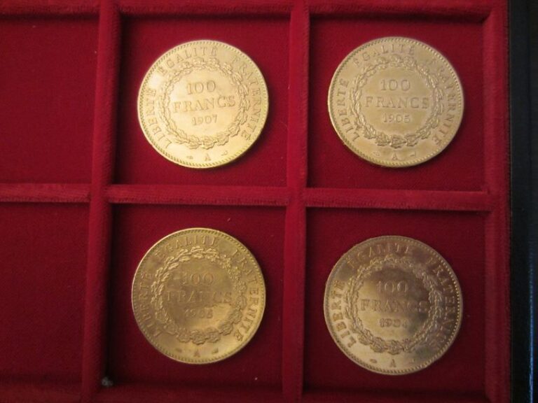 Lot de 4 pièces de 100 Francs or, type génie 1907, 1904, 1905,1906