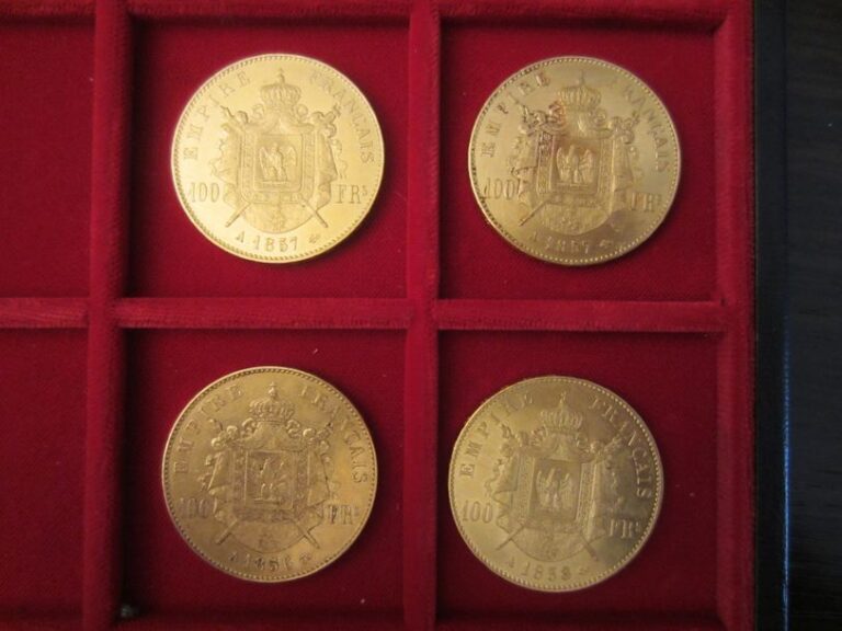 Lot de 4 pièces de 100 Francs or, type Napoléon tête nue 1857 (2), 1856,1858