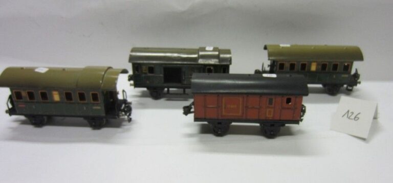 Lot de 4 wagons Marklin, 1920/1930 en tôle lith