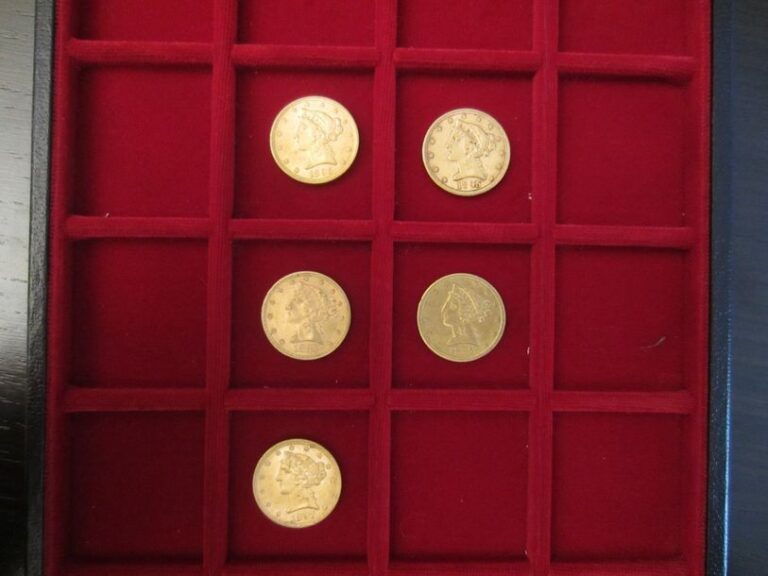 Lot de 5 pièces de 5$ en or, type Liberty : 1885 S (2), 1895 (1), 1895 S (1), 1897 (1)
