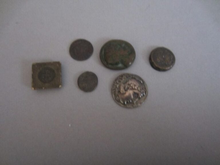 Lot de 5 pièces diverses