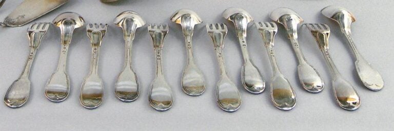 Lot de 6 couverts en argent à filets formant ensembl