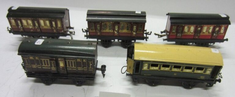 Lot de 6 wagons: 5 wagons voyageurs LMS/ LNER à 2 axes et boggies ajourées, 1 wagon 2éme classe PO - 65%
