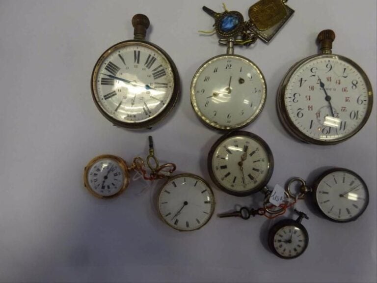Lot de 8 montres à gousset: > 3 métal (?); > 3 argent, poids brut appro