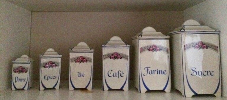 Lot de boîtes à épices en porcelain